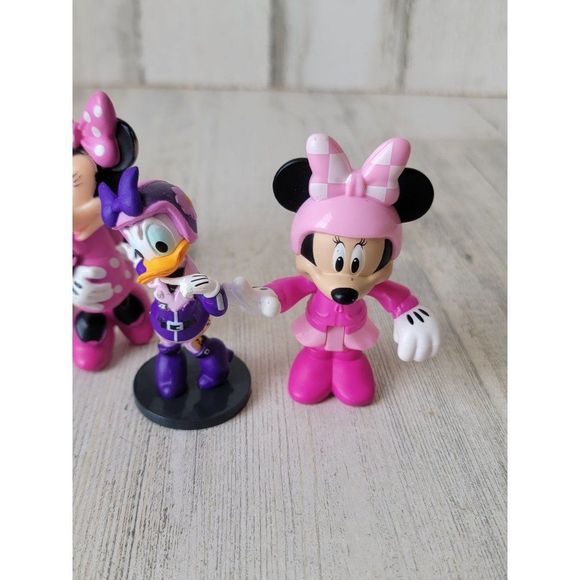 Disney best friends Daisy Duck Minnie Mouse race car track playset toy figure - Picture 5 of 14